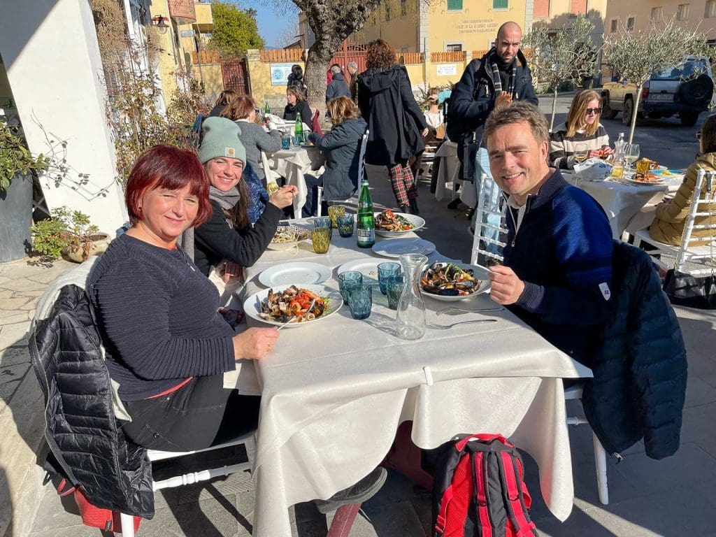 Lunsj på restaurant i Tarquinia